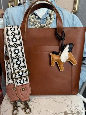 PLG 🍯 honey Medium crossbody tote 🐴 zipper closure